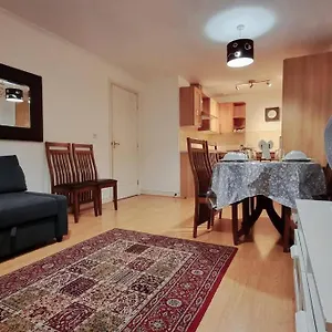  Apartment Entire In East E3 Near Bromley By Bow Station United Kingdom