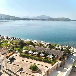 - Port , Saranda Albanie